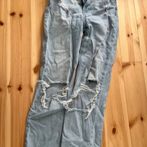 Slitna jeans - Slitna jeans från a&f 