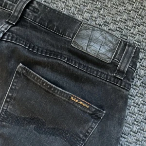 Nudie Jeans  - Ett par Nudie Jeans i modellen Lean Dean. Jeansen är i väldigt fint skick, inga externa slitningar eller defekter förekommer. Det är bara att fråga om fler bilder osv🙌🙌 Pris kan diskuteras