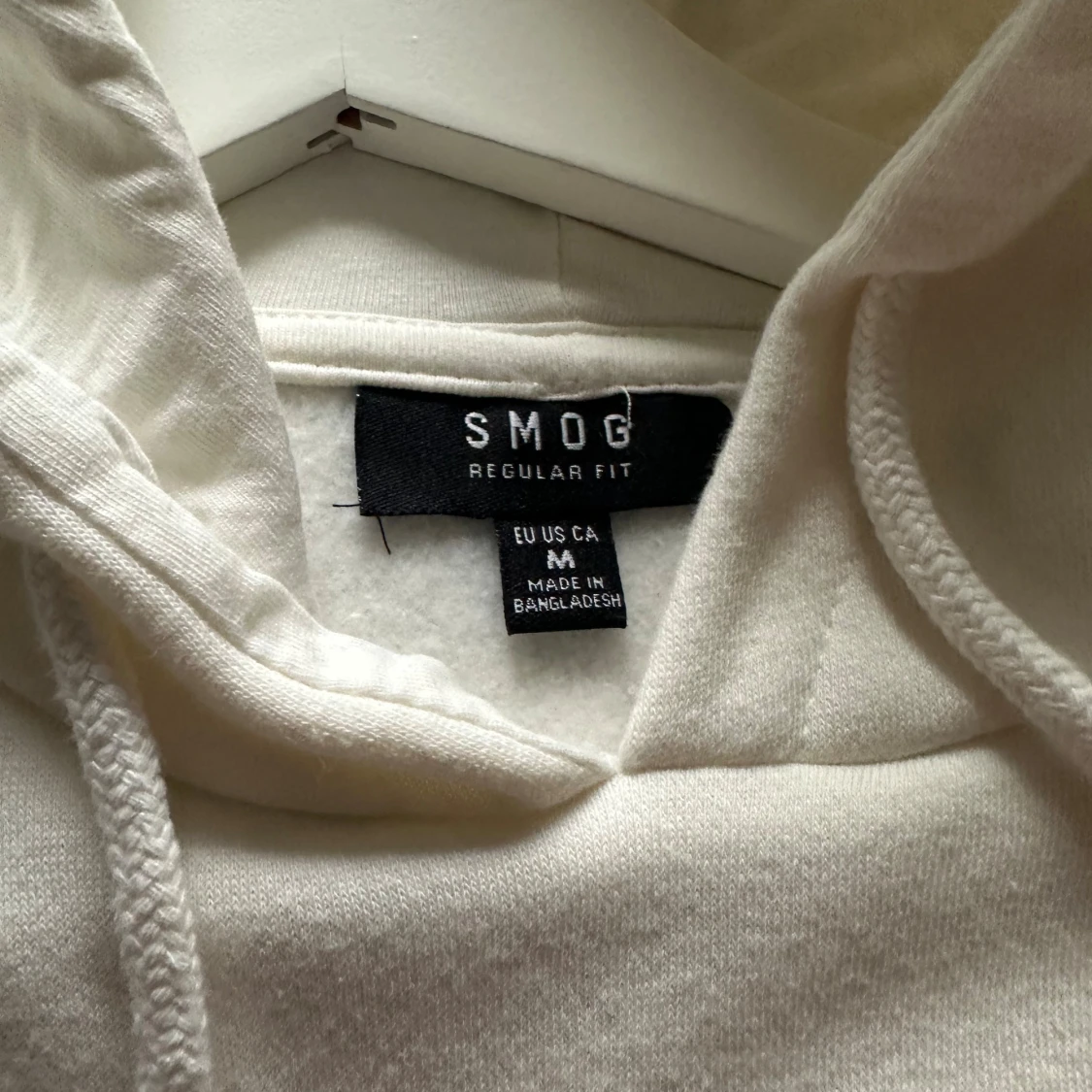 Vit hoodie från SMOG med tryck - 1