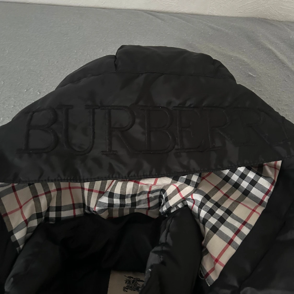 Svart pufferjacka från Burberry - 3