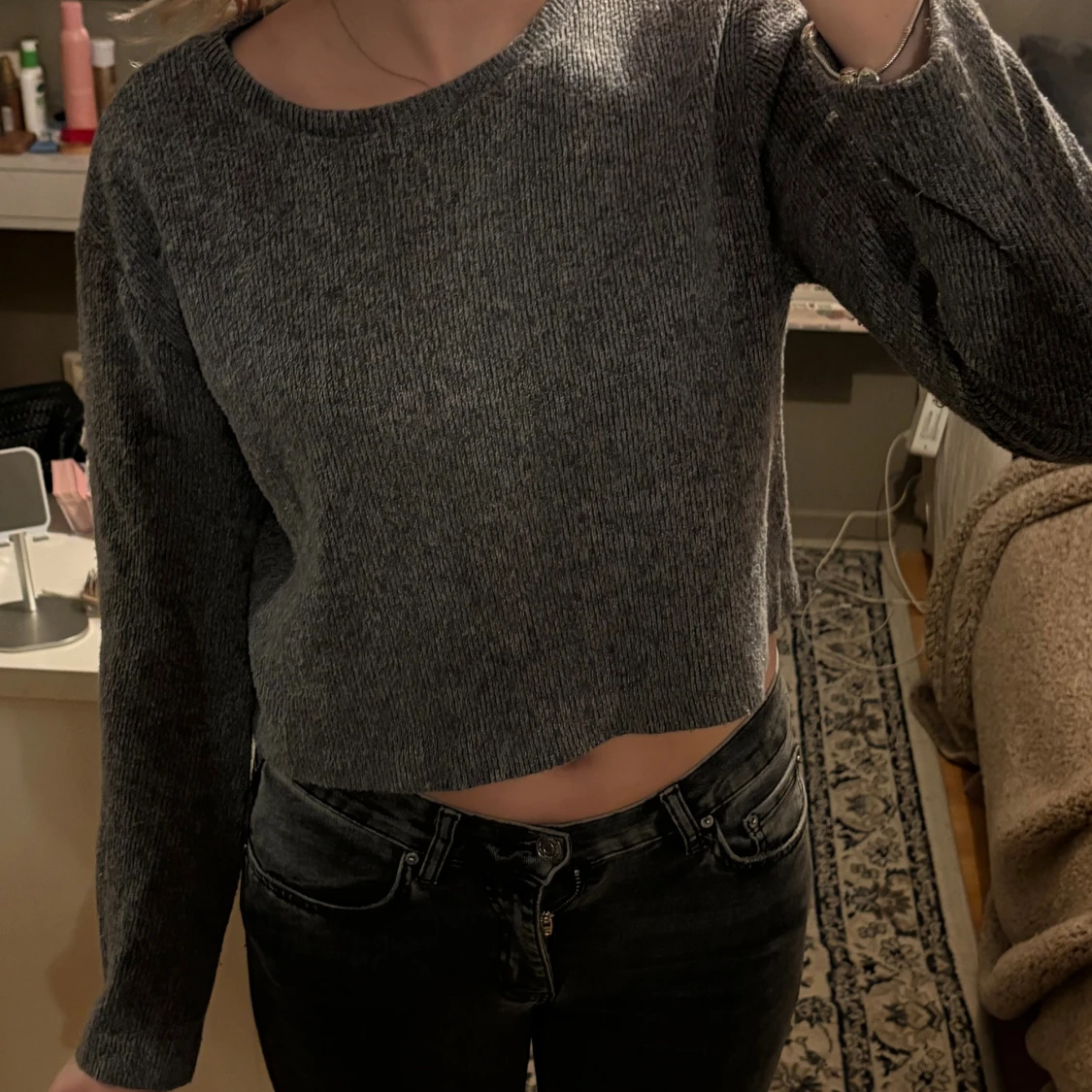 Grå croppad stickad tröja från Zara