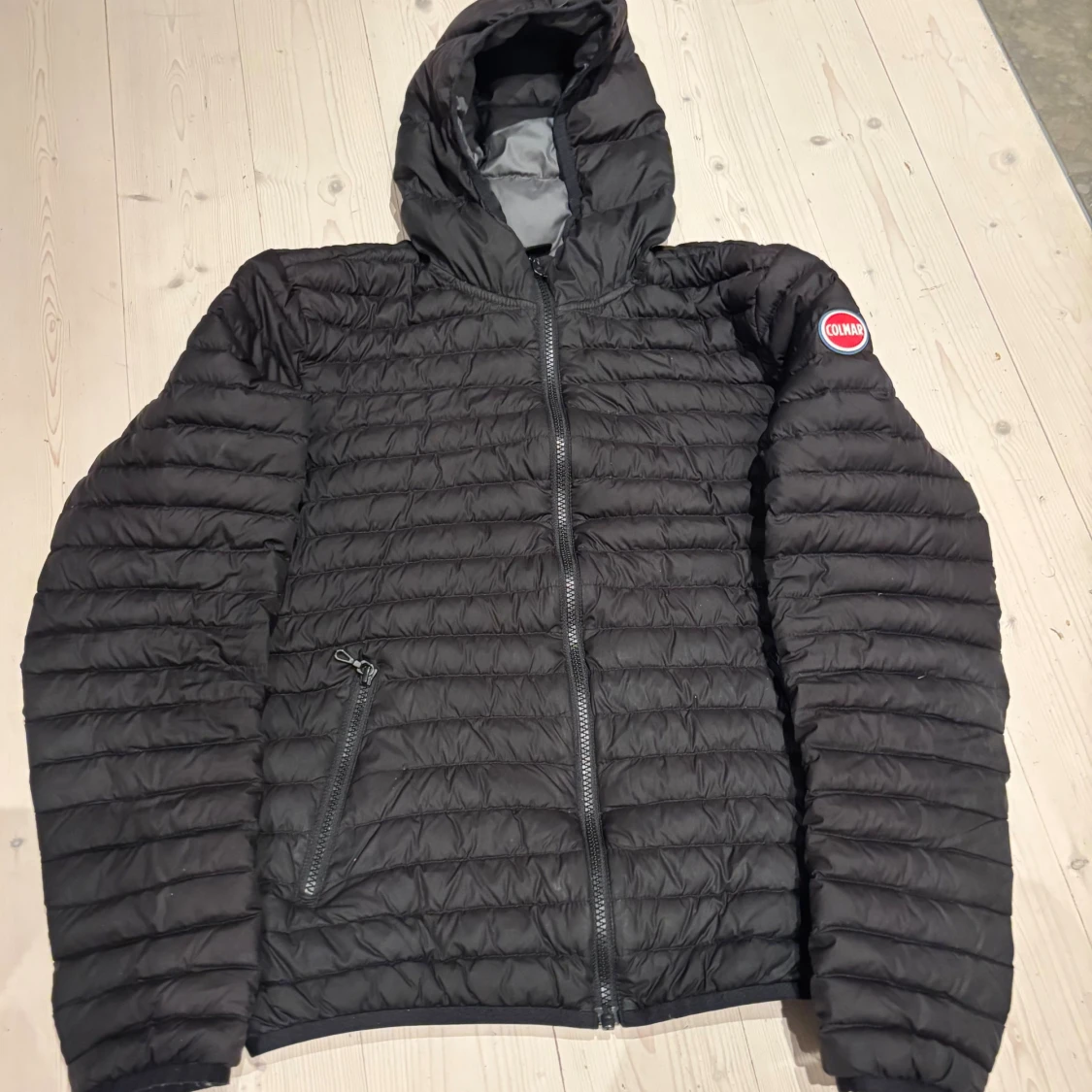 Svart pufferjacka från Colmar