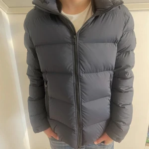 J.Lindberg jacka - Storlek s passar 180,kvitto finns. skriv vid någon fundering