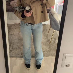 Lågmidjade jeans  - Säljer dessa jeans från Nelly då de inte längre kommer till användning och är min stil, de är i extremt bra skick hör av er om ni har några funderingar❤️
