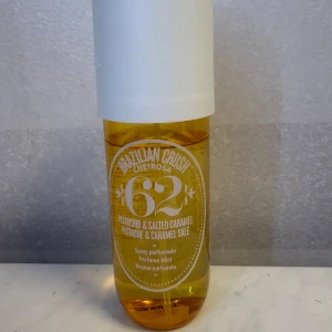 Sol de Janeiro 62 240 ml - Sol de Janeiro 62 i 240 ml, använd litegrann, se andra bilden för hur mycket som är kvar, nypris 479🩷