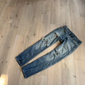 Ralph Lauren Denim & Supply Jeans - Slitna jeans ifrån Ralph Lauren Denim & Supply i storlek 29/32. För fler bilder och mer info så är det bara att höra av sig!🙌🏼
