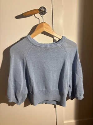 Trekvart topp - Fin tunn trekvart topp från Zara oanvänd 