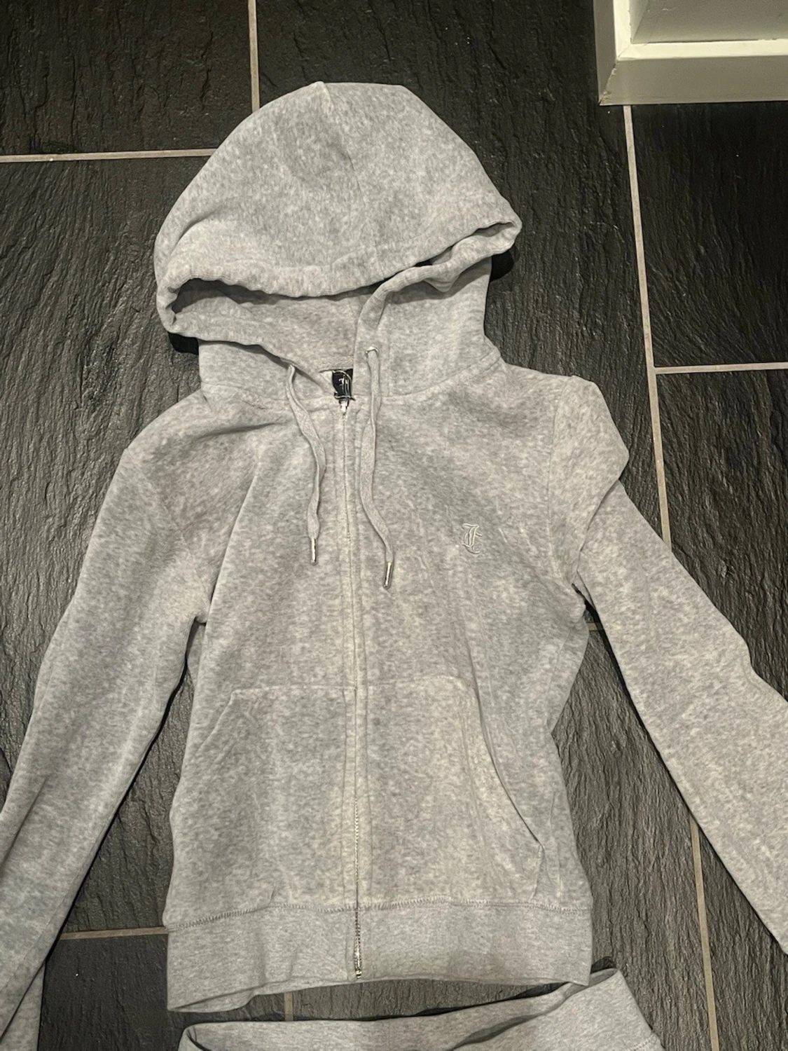 Grå mjukisbyxor med fickor - 4