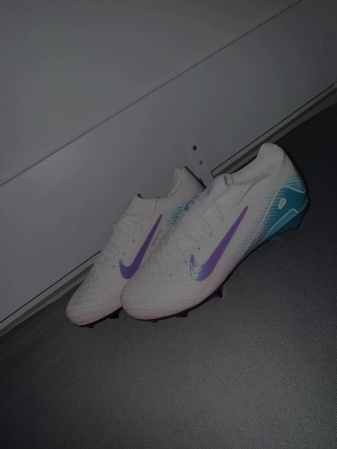 Nike vita och blå fotbollsskor