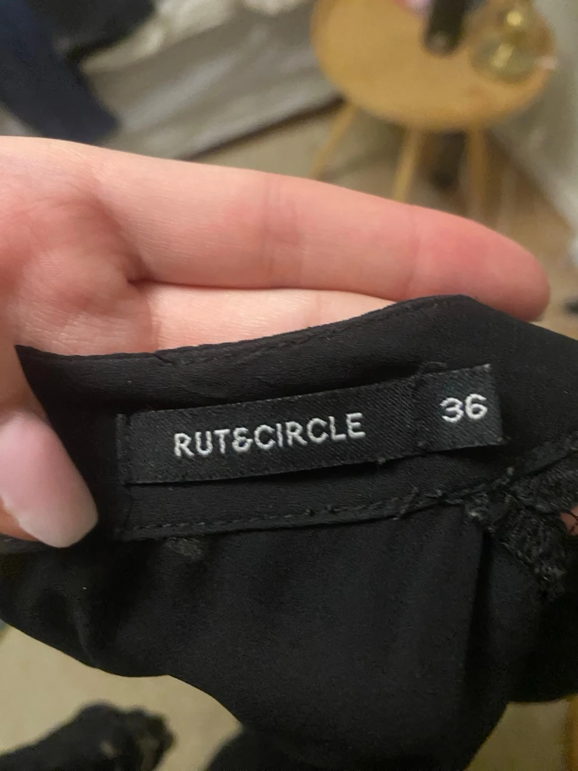 Söt blus med spetsdetalj - 2