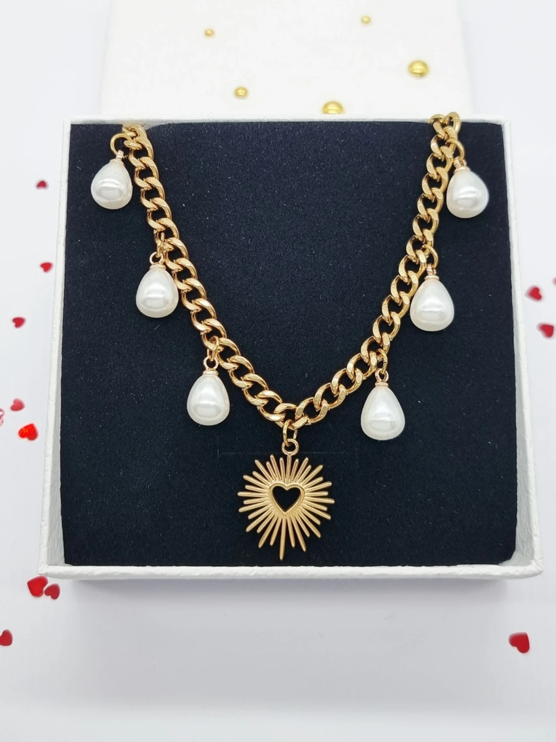 Stilfullt handgjort halsband med hjärta 