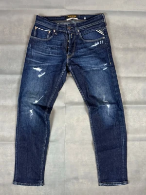 Replay jeans selvedge - Replay jeans | Modell: Osäkert, men slim | Storlek: W29 L30 | Skick: Mycket bra | Selvedge jeans! Otroligt unika! Hör av dig vid frågor och funderingar! 