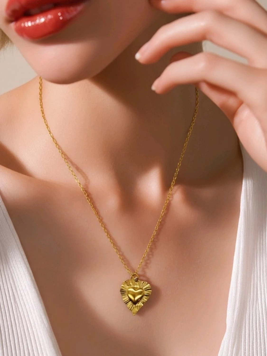 Elegant halsband med ett hjärta