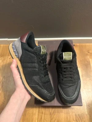 Valentino Garavani Rockrunner sneakers - Svart rock | storlek 41/42 | skick 9/10 | pris kan diskuteras!