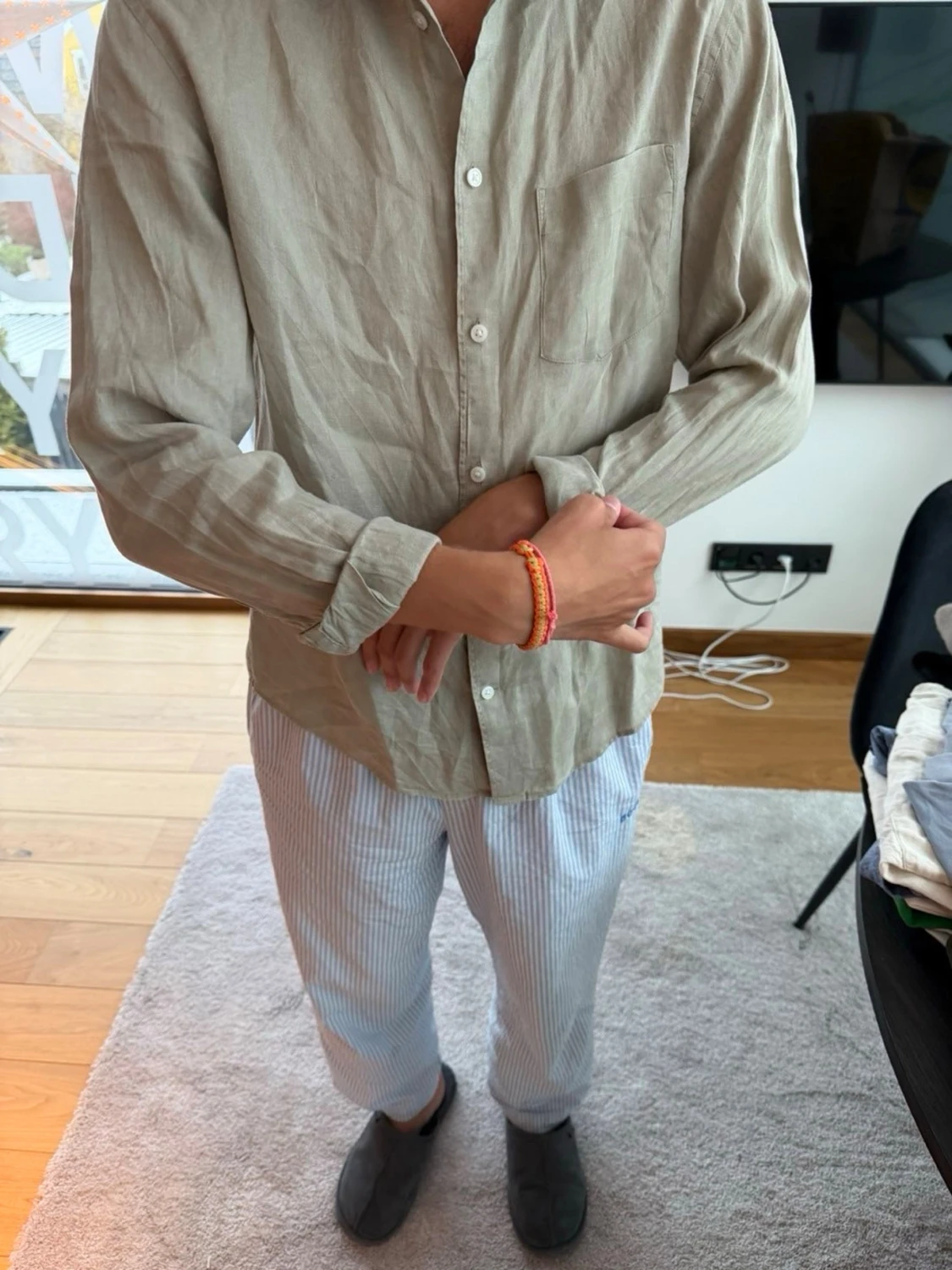 Beige linneskjorta med knappar - 1