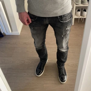 Replay Jeans - Säljer nu mina sjukt feta replay 5 year washed jeans. Jeansen är i toppskick och i storlek 32. Pris går att diskutera.                                                                    kontakta för mer info!