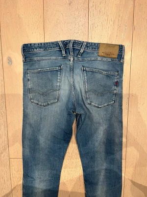 Replay jeans  - Skick: 9/10 | obs! Storleksettiker är avklippte men sitter som 32/32 i slim fit 