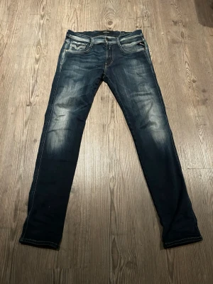 Replay anbass - Replay anbass! Storlek W30 L32. Hör av er vid frågor och funderingar/ Lutino UF 