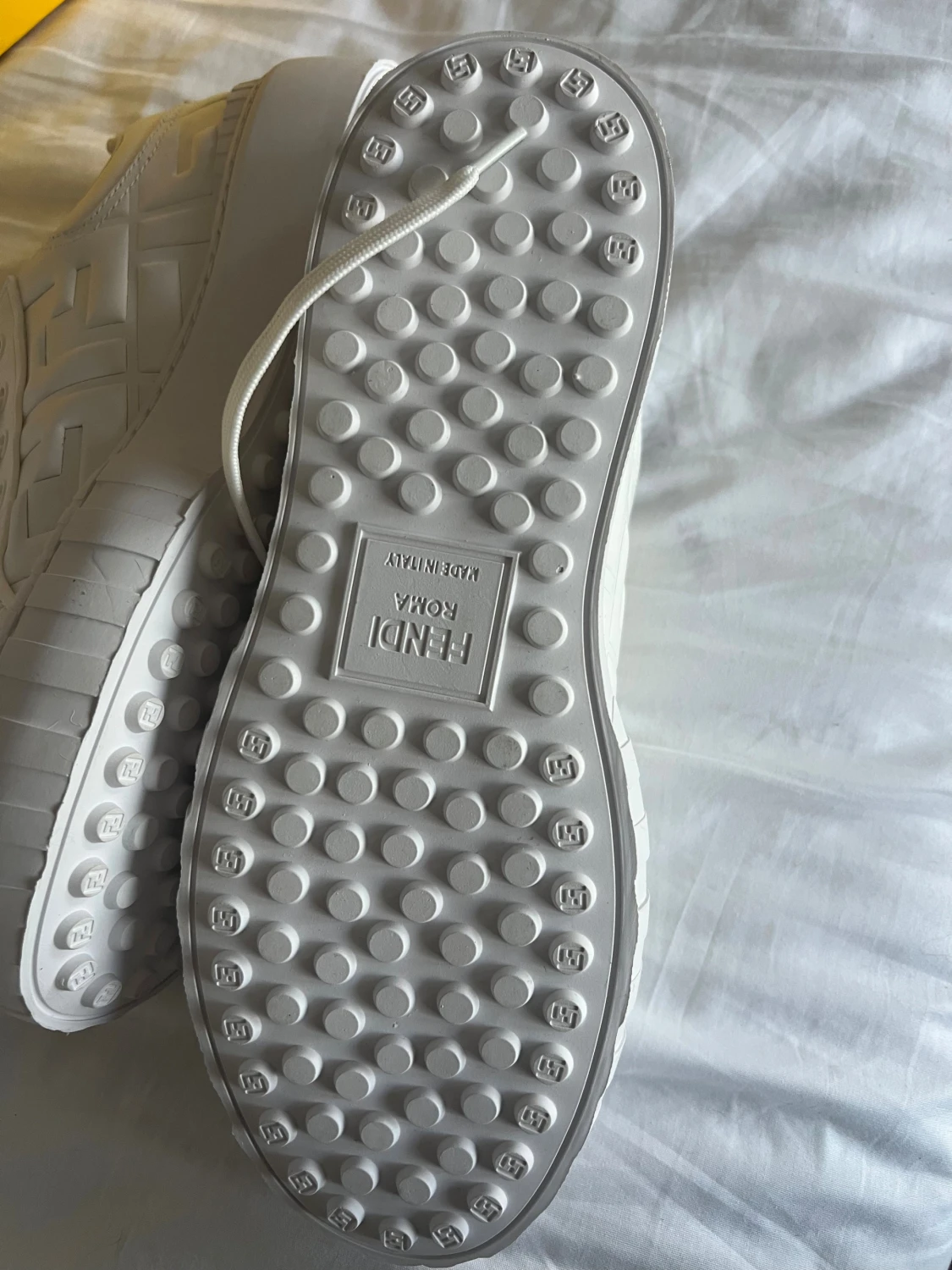 Vita Fendi sneakers med FF-mönster - 2