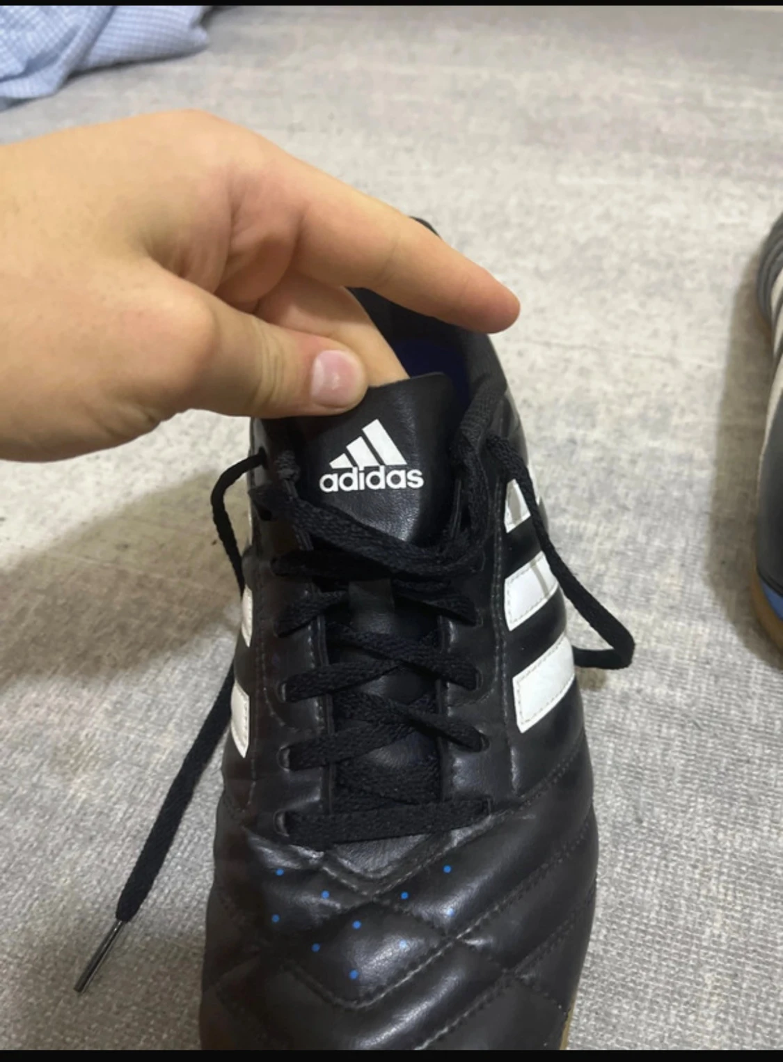 Adidas svarta fotbollsskor strl 45⅓ - 2