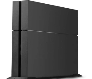 PlayStation 4 med 2 handkontroller och laddstation - Säljer en PlayStation 4 i fint skick med två original DualShock 2-handkontroller och en laddstation för smidig laddning. Konsolen och tillbehören är välvårdade och fungerar utmärkt. 