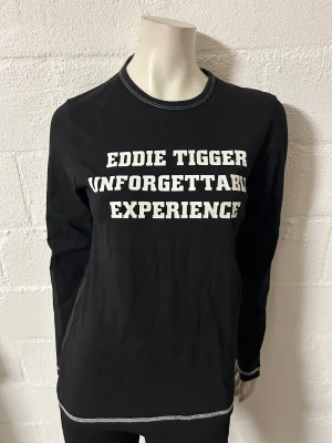 Långärmad T-shirt från Eddie Trigger storlek L - Helt ny långärmad T-shirt från Eddie Trigger: storlek L, men tycker den är som M/L.