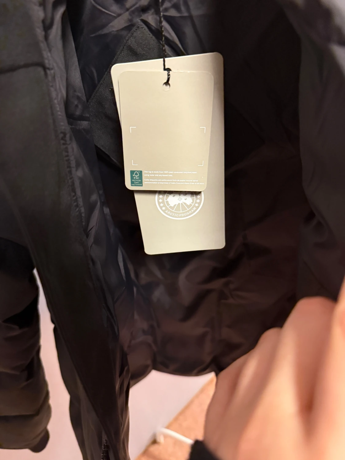 Svart pufferjacka från Canada Goose - 4