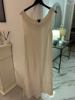 Stickad klänning med prislapp - Säljer en stickad klänning från Lindex. Aldrig använd. Storlek XL. 