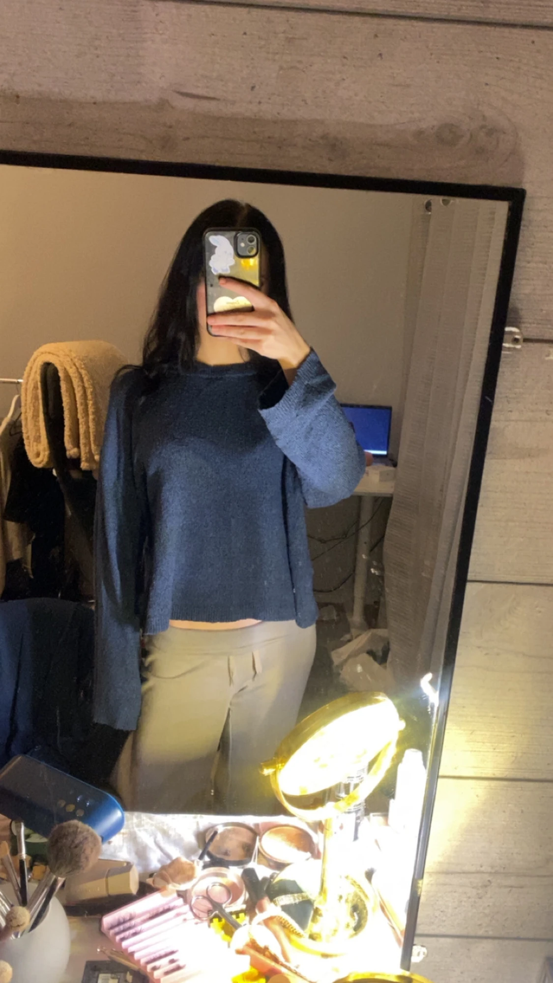 Mörk blå stickad tröja - 1