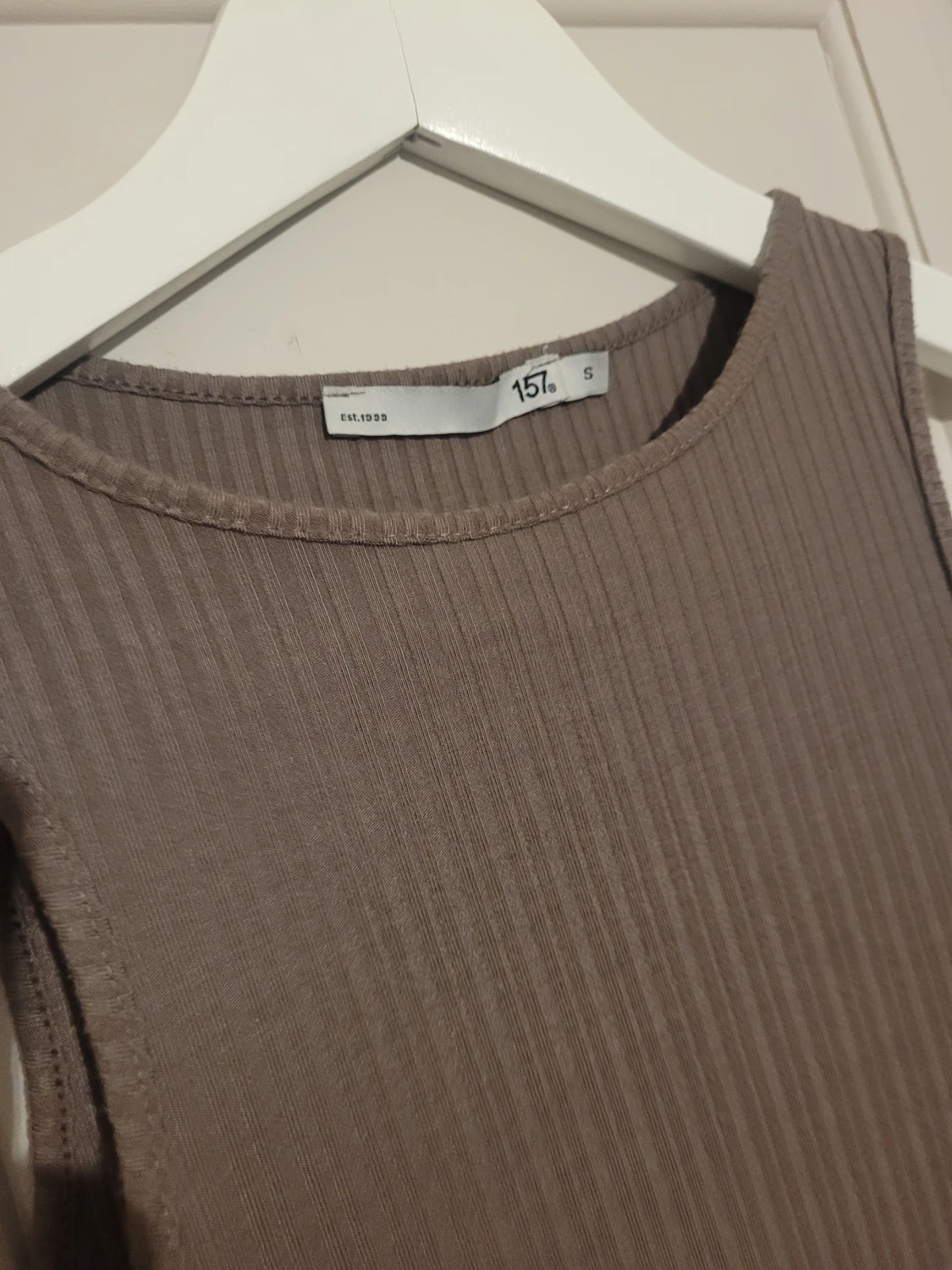 Ribbad beige linnetopp från 157 - 1