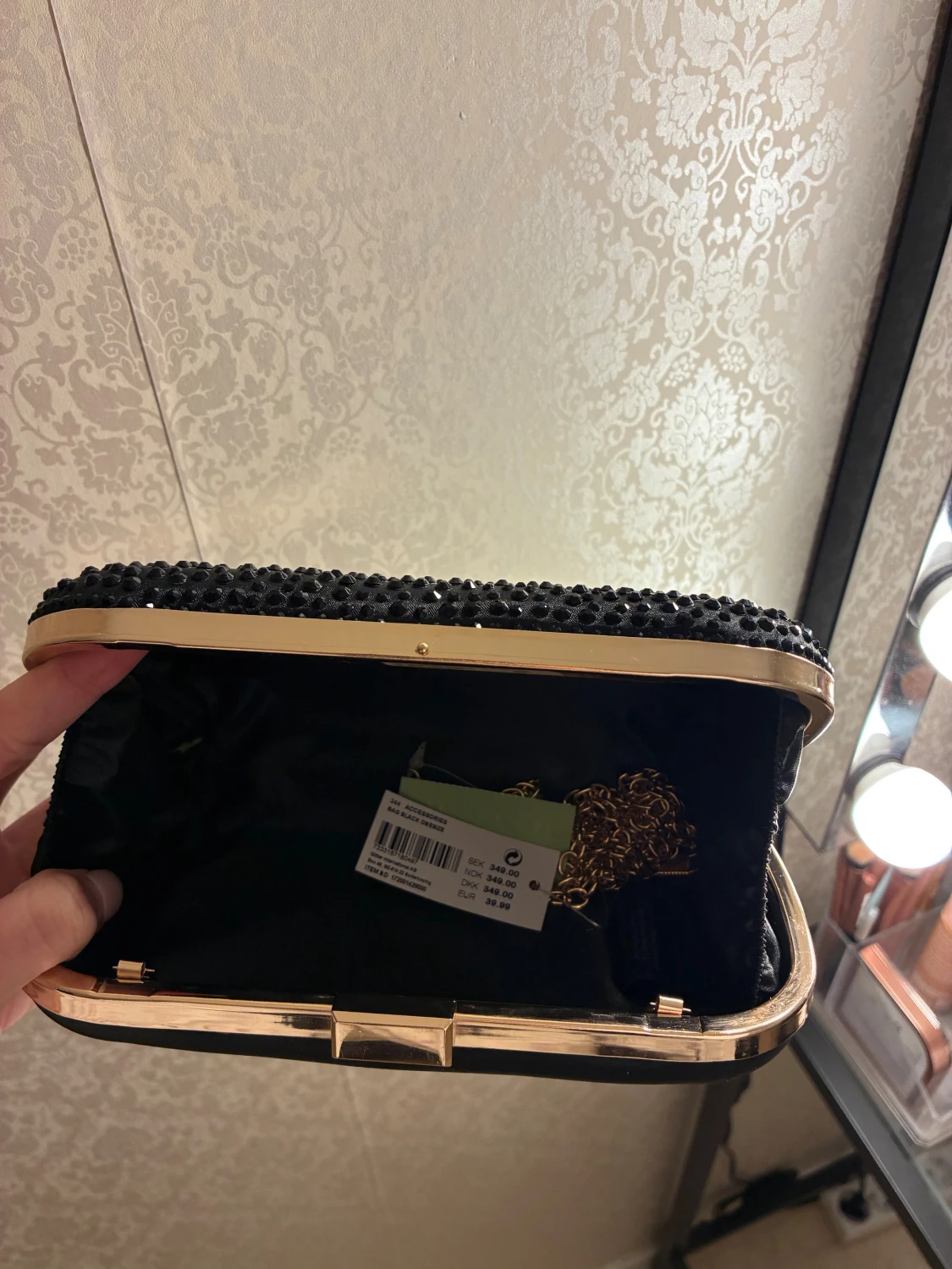 Svart glittrig kuvertväska med kedja - 1