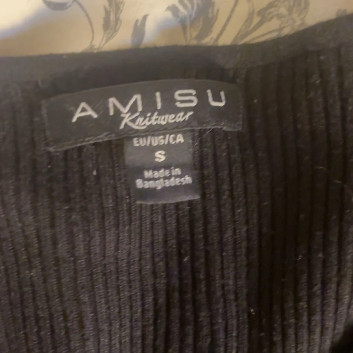 Svart ribbad v-ringad tröja Amisu - 4