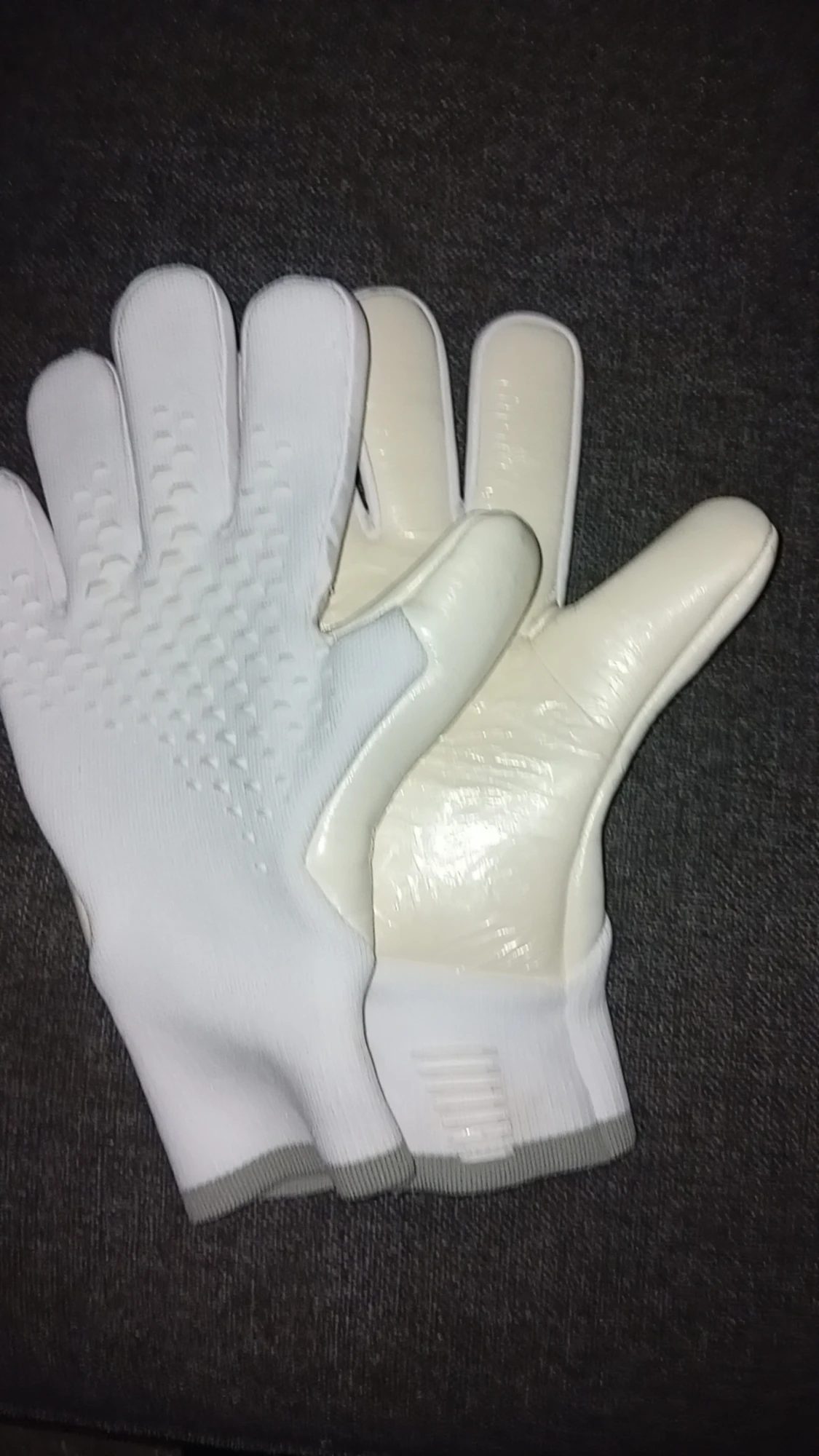 Vita målvaktshandskar med grepp - 1
