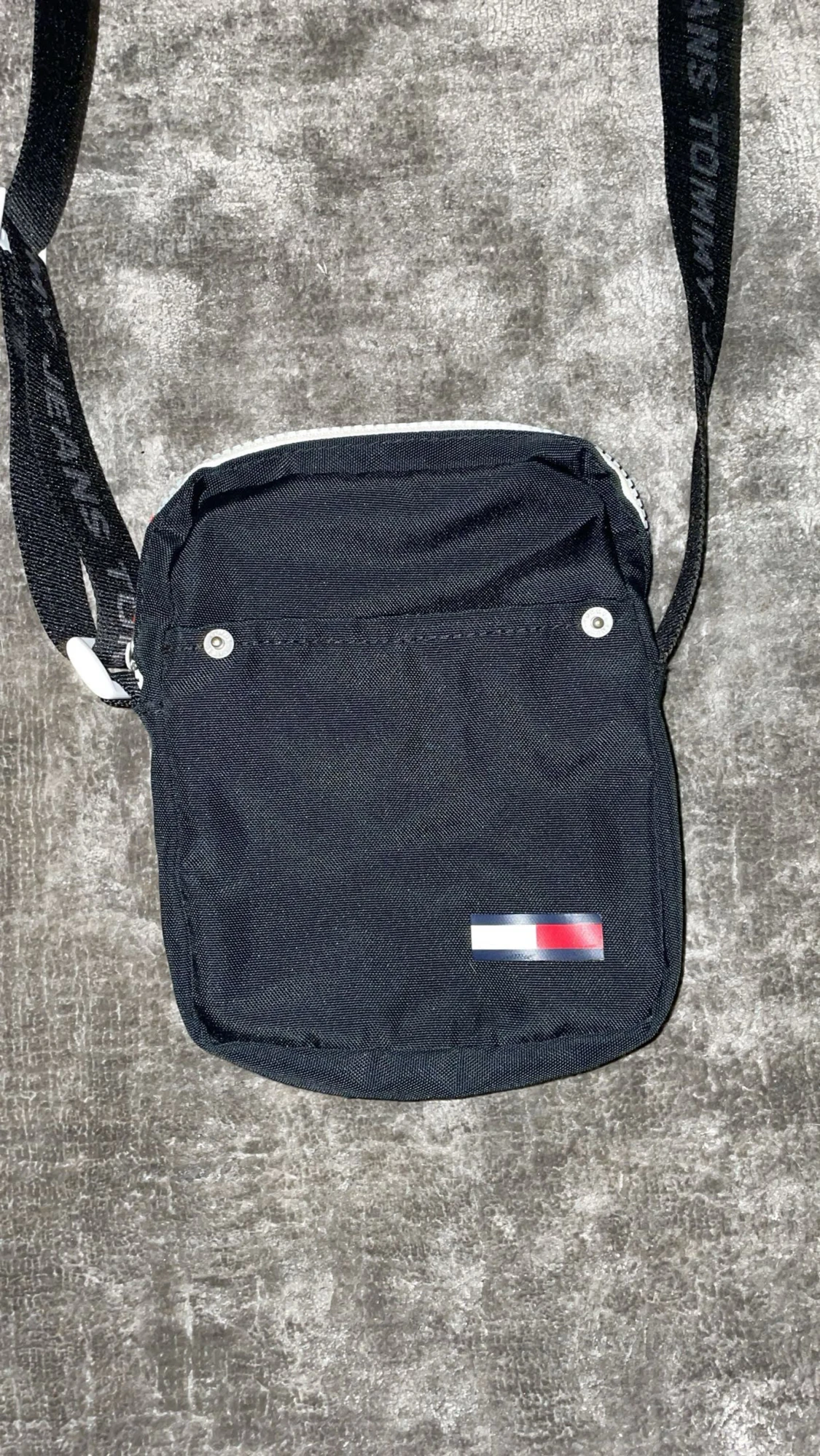 Tommy Jeans axelremsväska - 1