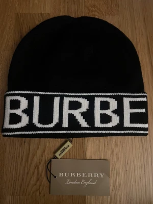 Burberry mössa - Helt ny