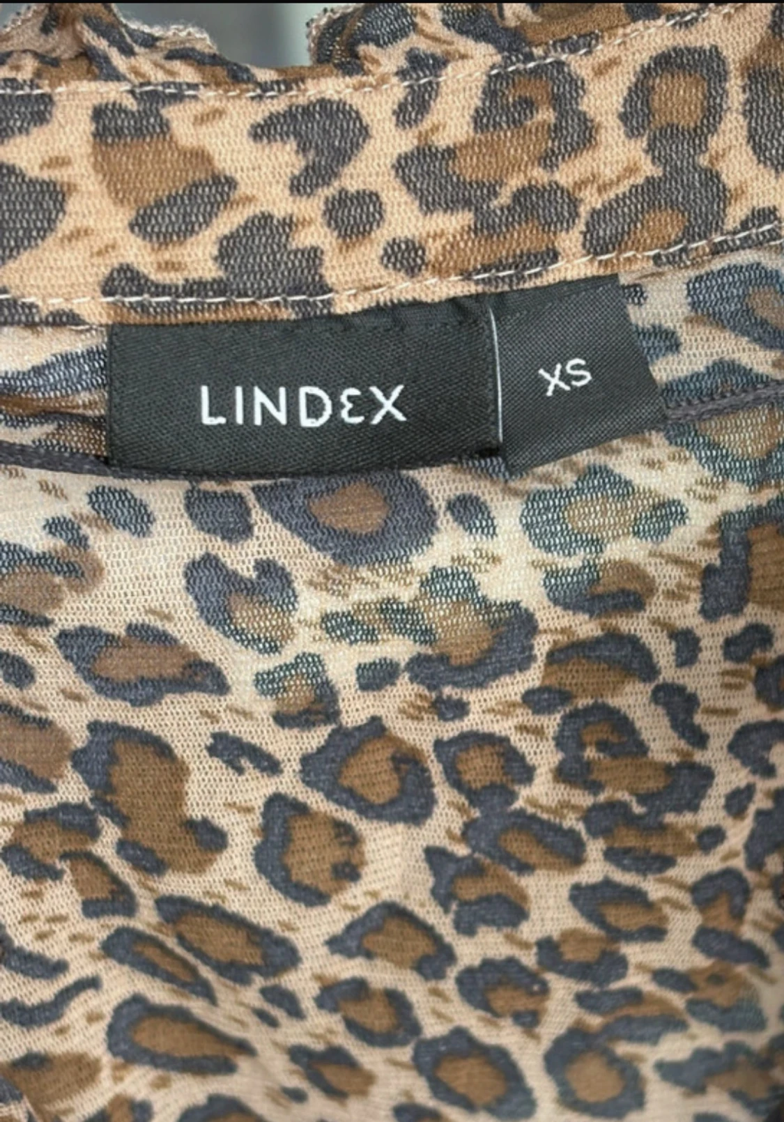 Leopardmönstrad blus från Lindex XS - 1