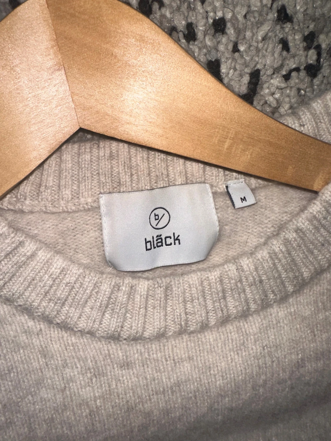 Beige stickad tröja från Bläck - 2