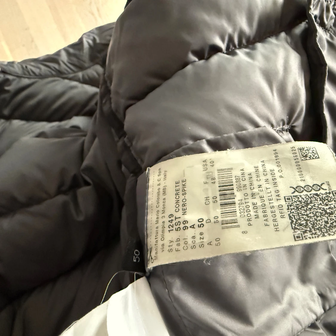 Svart dunjacka från Colmar med huva - 4