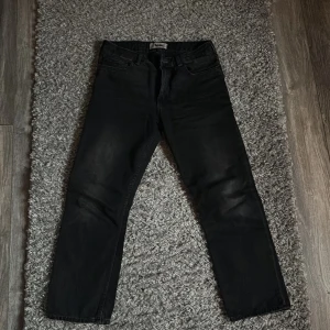 Acne studios jeans - Säljer dessa jeans eftersom de var för små för mig. Utmärkt skick inget tecken av användning alls, pris kan diskuteras försöker bara bli av med de.