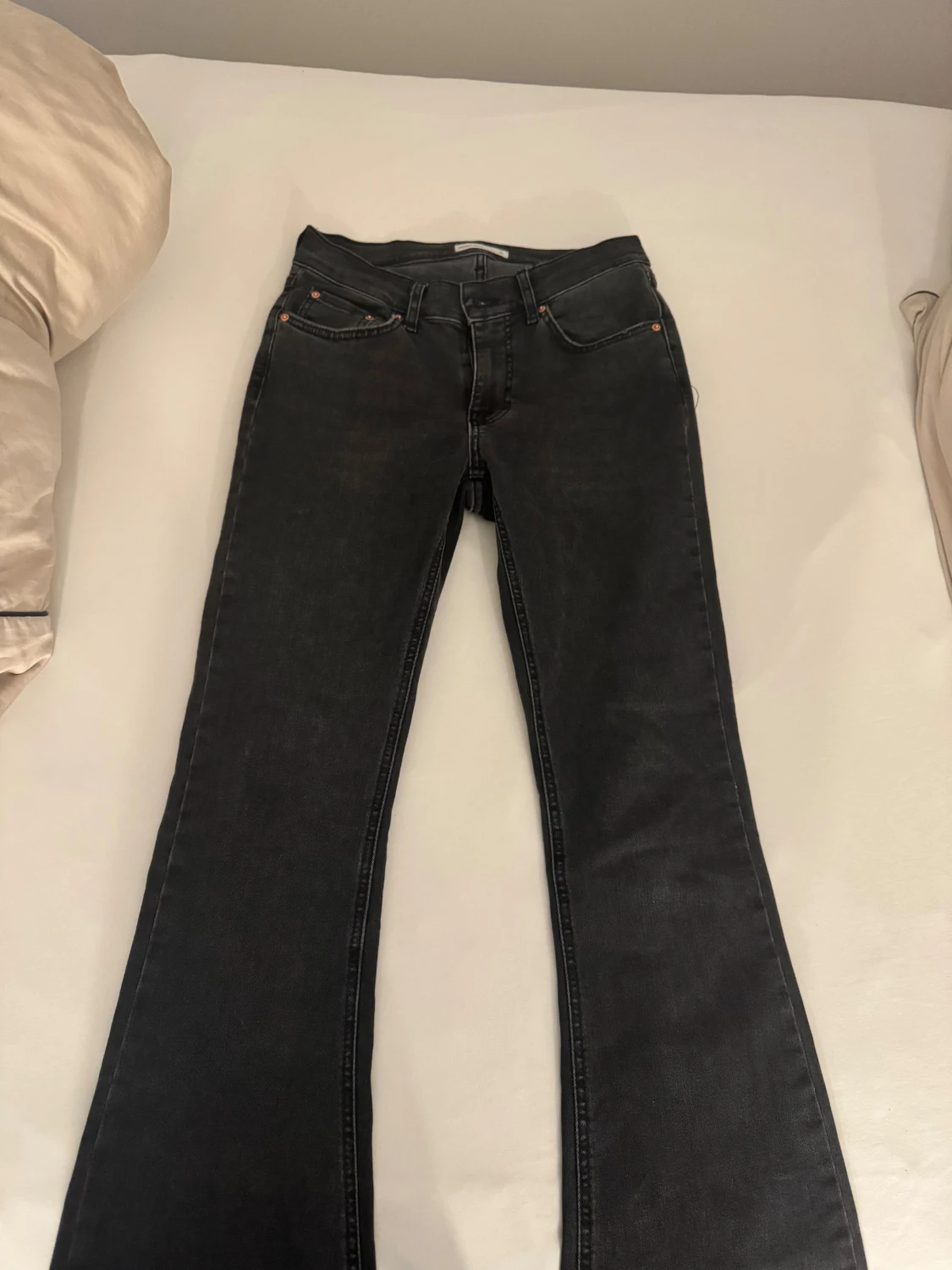 Svarta bootcut jeans från Gina tricot !