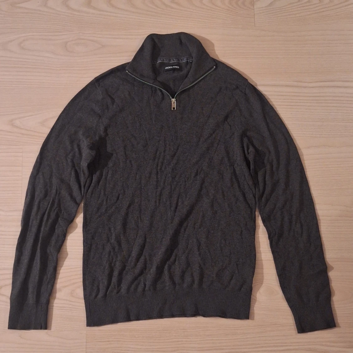 Mörkgrå half zip tröja Jack & Jones stl XS