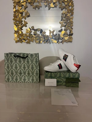 Tiger skor - Säljer ett mycket fina par skor för en liten peng. Storlek 43 och de är helt ny med tags på. Pris kan diskuteras!