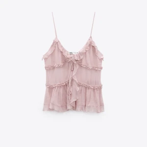 Blus - Jätte fin Rosa blus. Aldrig andvänd. storlek xs men passar även s, köpt för 430kr säljer för 150💓