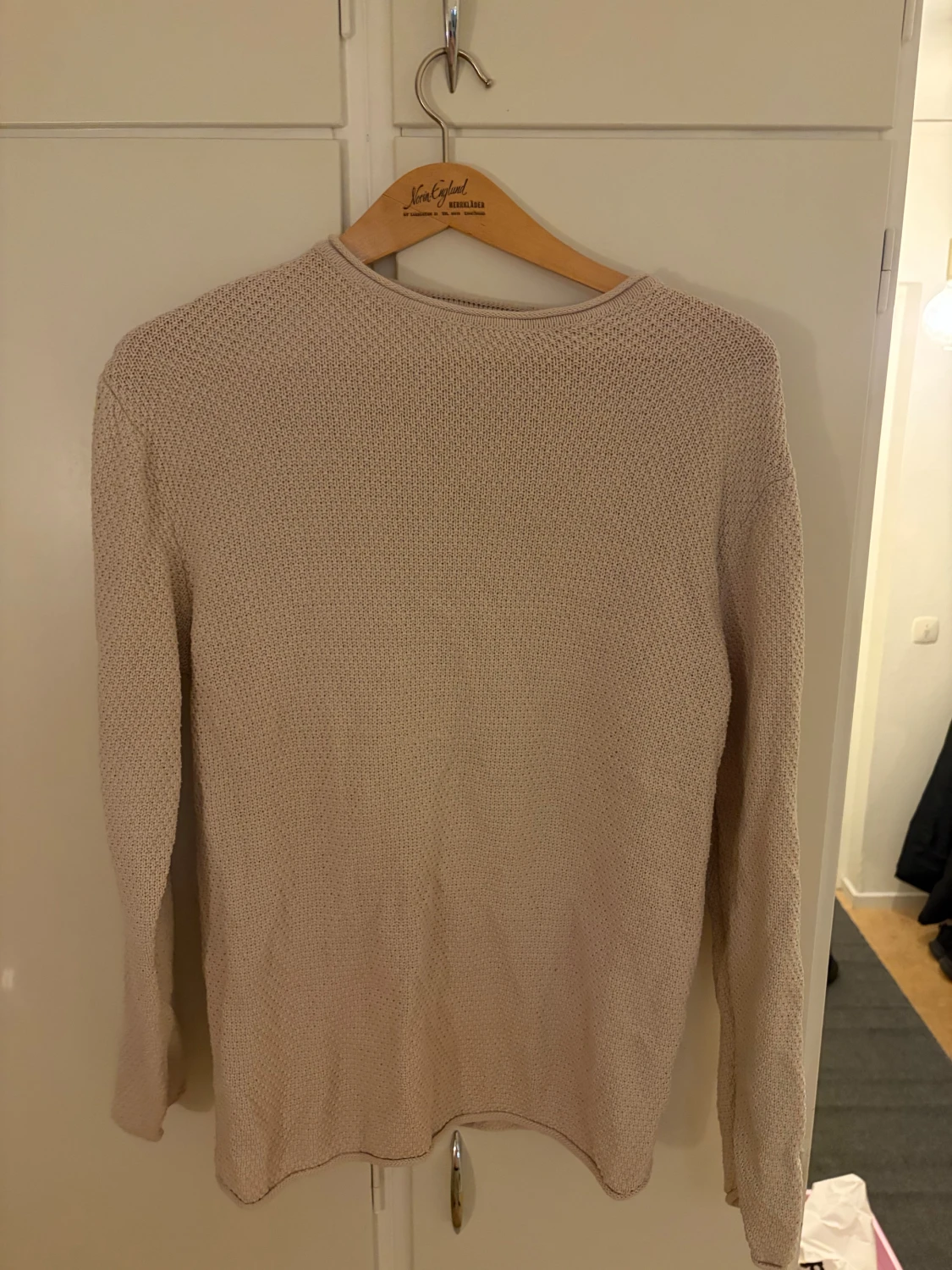 Beige stickad långärmad tröja