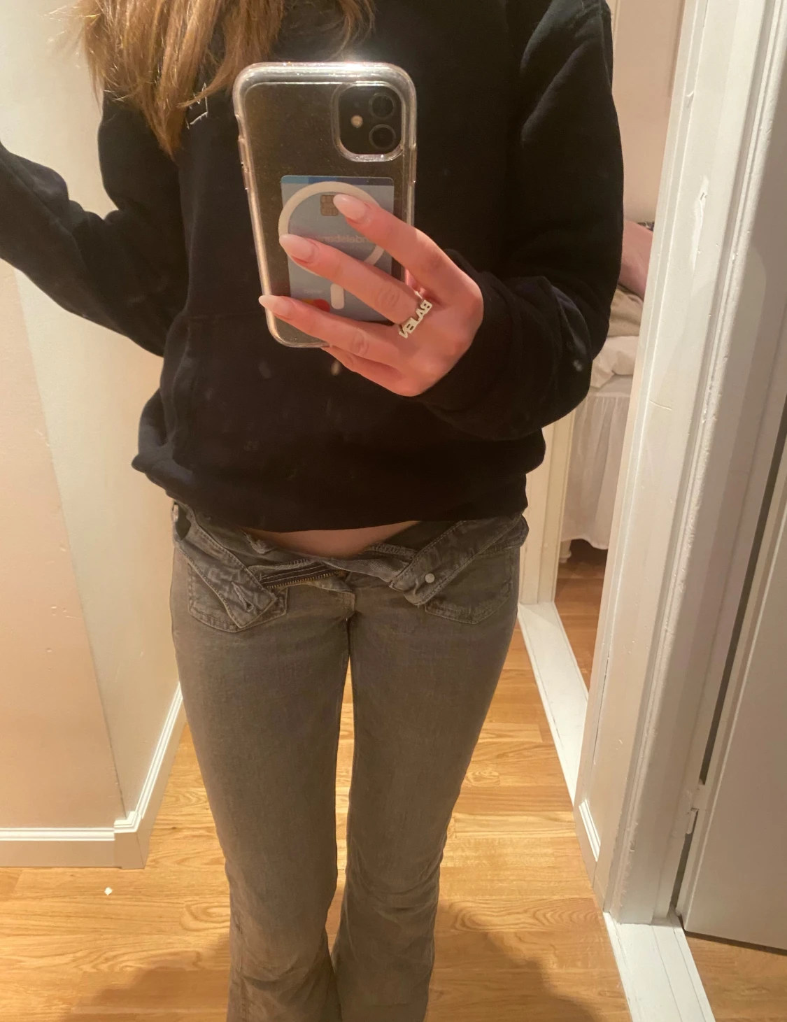 grå lågmidjade bootcut jeans