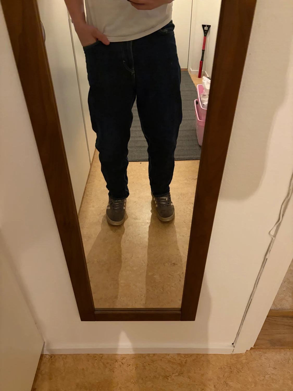 Mörkblå raka jeans