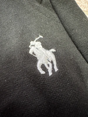 Svarta shorts från Polo Ralph Lauren - Ett par sköna shorts från Ralph lauren, aldrig använt dom då jag inte gillar shorts så extremt mycket. En present från en polare. 