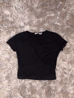 Nakd topp  - Säljer en svart topp från nakd i strl s. Fint skick