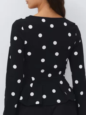 Prickig pleplum topp - Köpt från gina tricot. Använd en gång, på julafton och var inte min stil riktigt så därför säljer jag nu🥰 