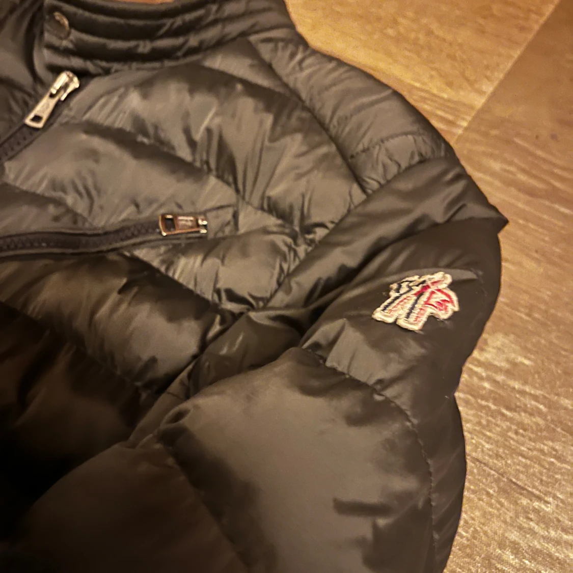 Svart dunjacka från Moncler - 2